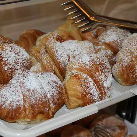 ゲストハウス Julia ポンペイ