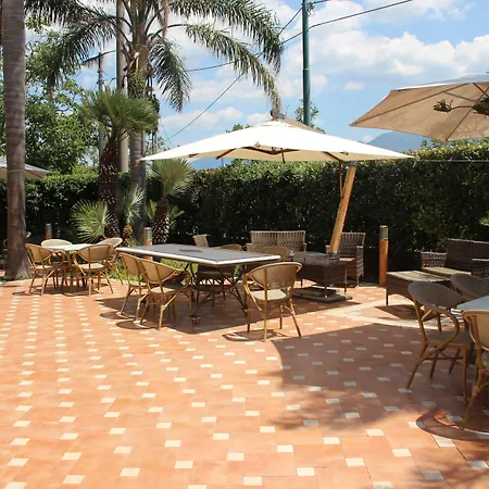 Julia ゲストハウス ポンペイ