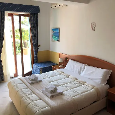 ゲストハウス Julia ポンペイ