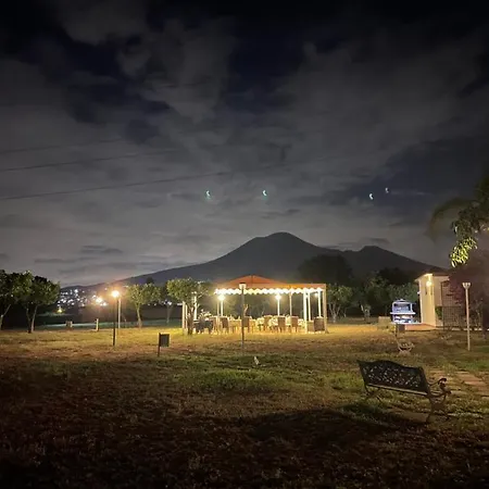 Julia بيت ضيافة بومبيي